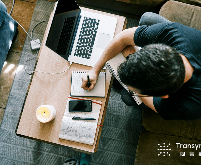 Illustration représentant les meilleures applications de traduction en 2025, mettant en avant Transync AI et ses concurrents tels que Google Translate et DeepL.